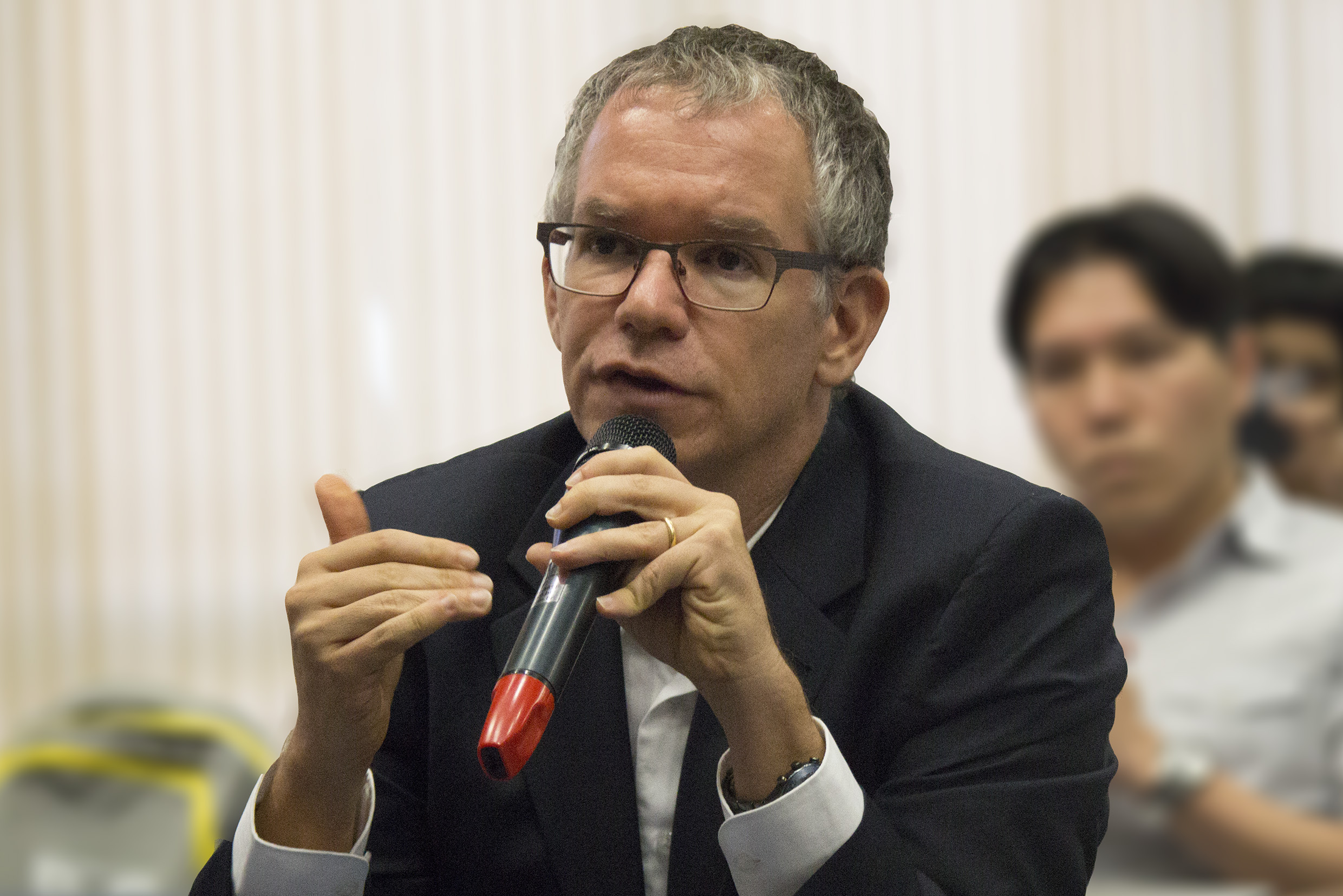 Marcelo Knobel, debater and rapporteur of "The Future of the Universities" - April 24, 2015
