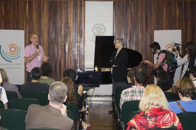 Martin Grossmann introducing Eduardo Monteiro's presentation - Scientific & cultural tour: USP and Modernist São Paulo - April 18, 2015