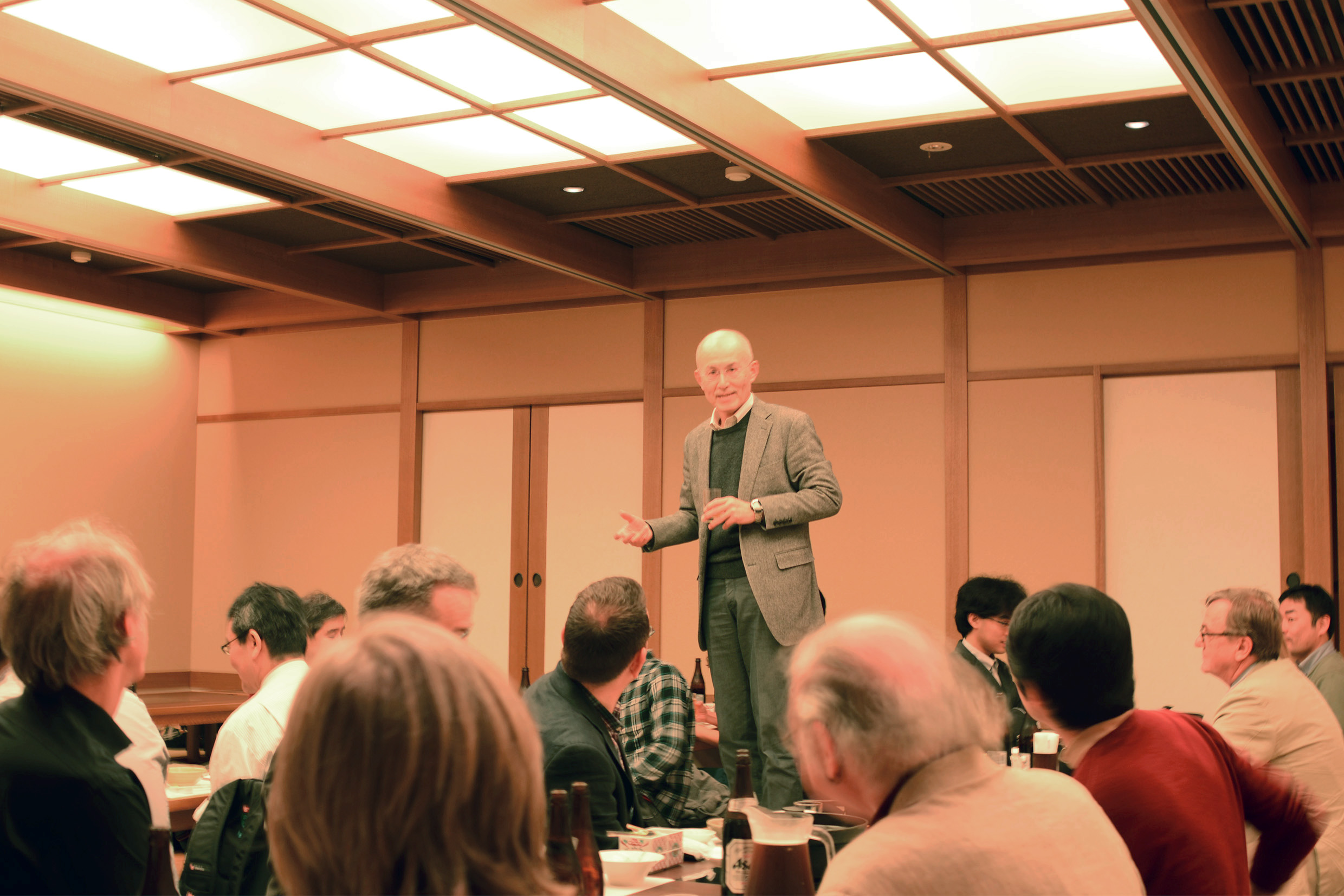 Hasanori Shinohara speaking at the Kisoji Yagoto Restaurant